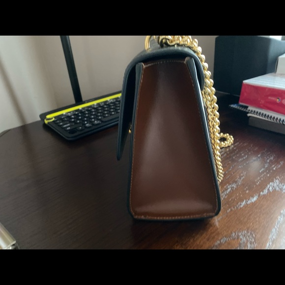 Gucci purse / carried only a week - Picture 6 of 8